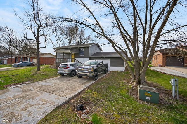 10961 W Hillview Place, Columbus, IN 47201