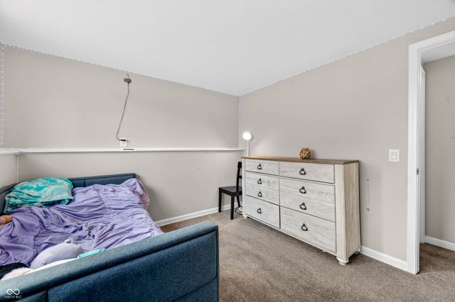 10961 W Hillview Place, Columbus, IN 47201