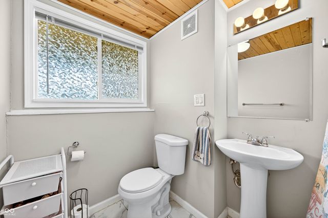 10961 W Hillview Place, Columbus, IN 47201