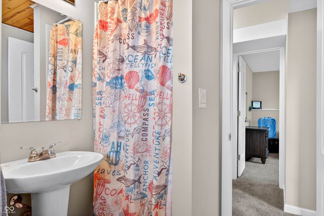 10961 W Hillview Place, Columbus, IN 47201