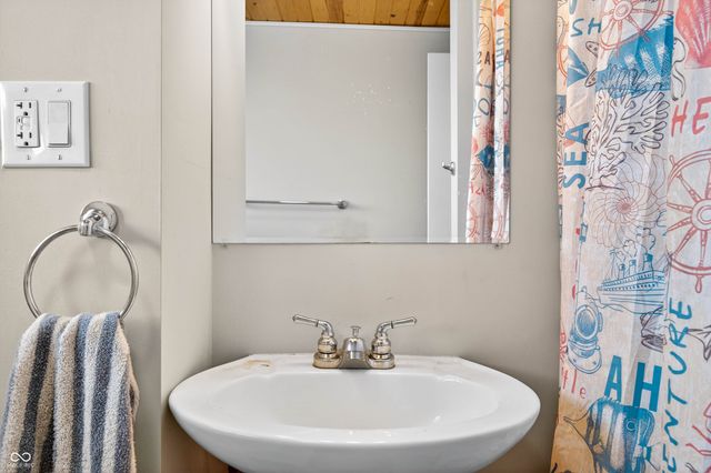 10961 W Hillview Place, Columbus, IN 47201