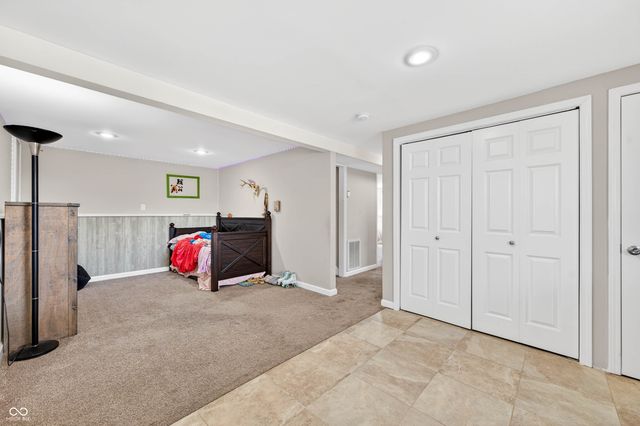 10961 W Hillview Place, Columbus, IN 47201