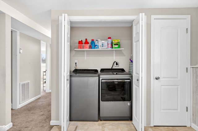 10961 W Hillview Place, Columbus, IN 47201