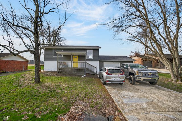 10961 W Hillview Place, Columbus, IN 47201