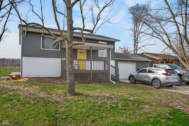 10961 W Hillview Place, Columbus, IN 47201