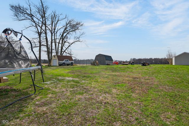 10961 W Hillview Place, Columbus, IN 47201