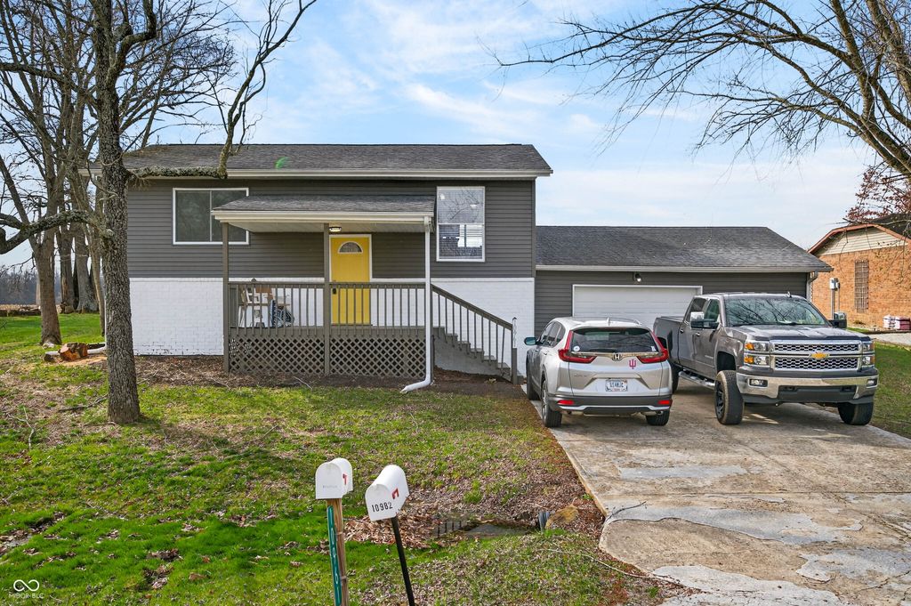 10961 W Hillview Place, Columbus, IN 47201