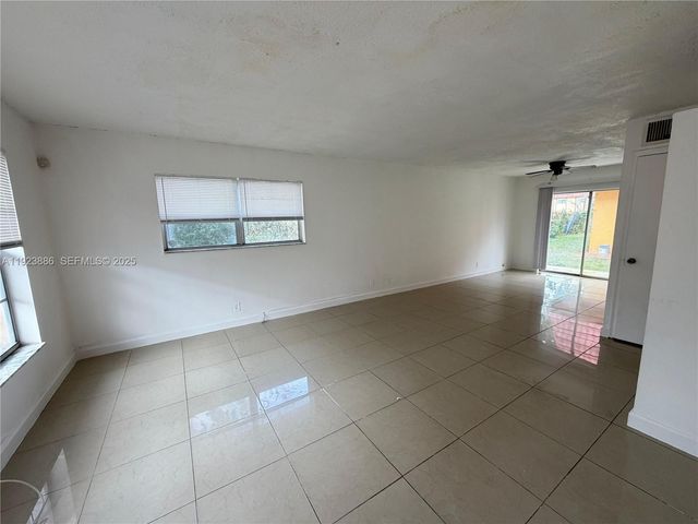 5327 NW 27th St D4, Lauderhill, FL 33313