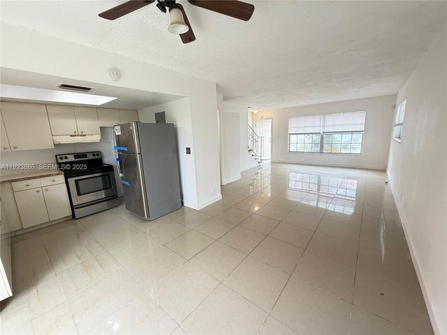 5327 NW 27th St D4, Lauderhill, FL 33313