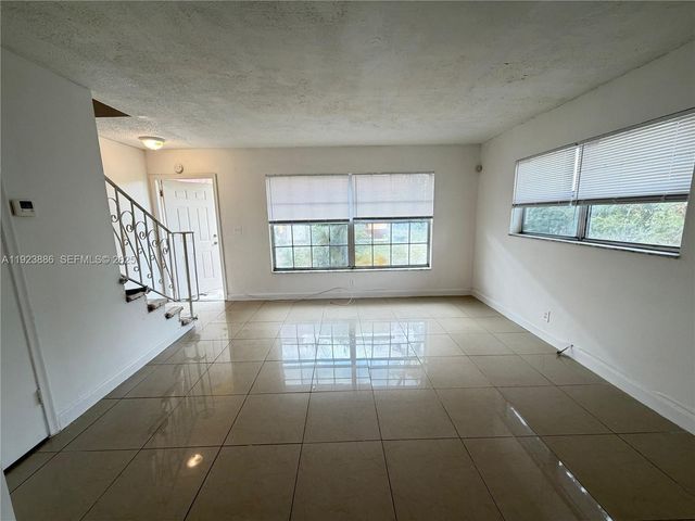 5327 NW 27th St D4, Lauderhill, FL 33313