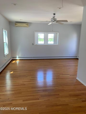 421 W Lincoln Avenue, Oakhurst, NJ 07755