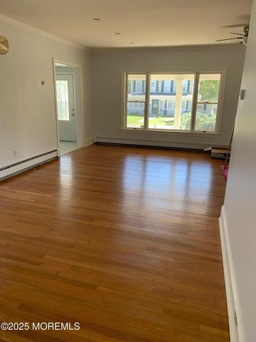 421 W Lincoln Avenue, Oakhurst, NJ 07755