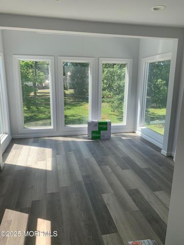 421 W Lincoln Avenue, Oakhurst, NJ 07755