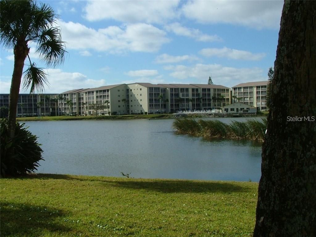 Image 2 of property listing at 4109 LAKE BAYSHORE DRIVE 407, Bradenton, FL 34205
