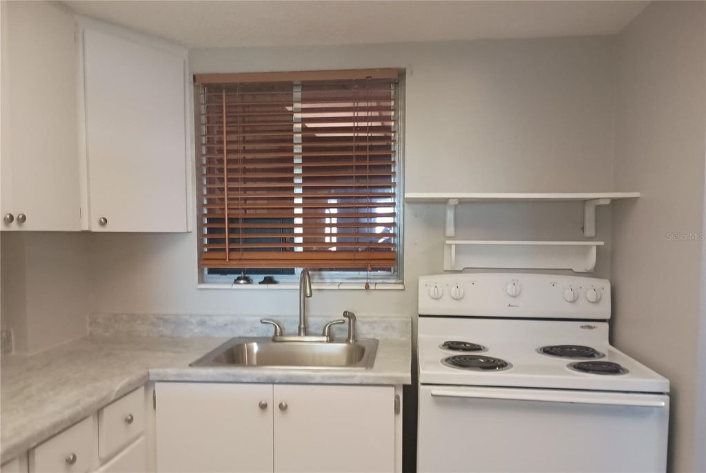 Image 11 of property listing at 4109 LAKE BAYSHORE DRIVE 407, Bradenton, FL 34205