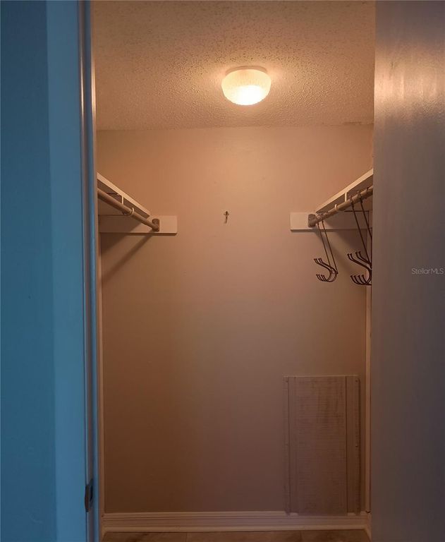 Image 20 of property listing at 4109 LAKE BAYSHORE DRIVE 407, Bradenton, FL 34205