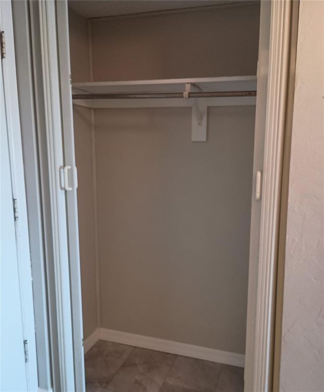 Image 5 of property listing at 4109 LAKE BAYSHORE DRIVE 407, Bradenton, FL 34205