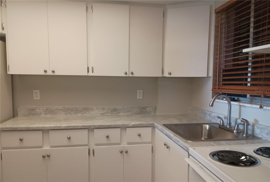 Image 10 of property listing at 4109 LAKE BAYSHORE DRIVE 407, Bradenton, FL 34205