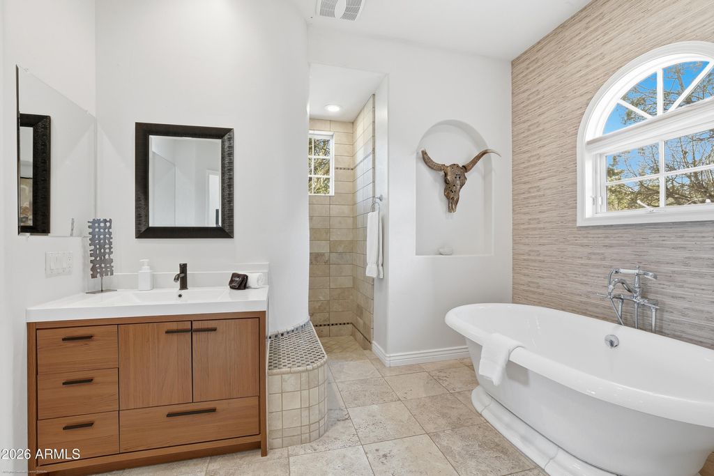 Image 30 of property listing at 36 W DOVE WING Drive, Sedona, AZ 86336