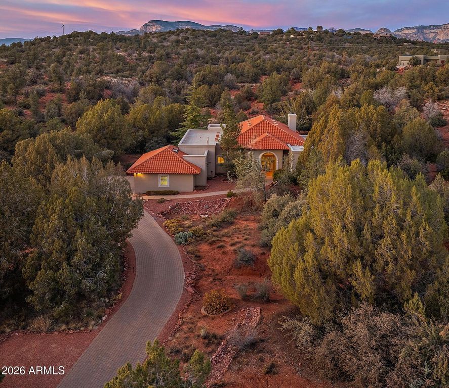 Image 5 of property listing at 36 W DOVE WING Drive, Sedona, AZ 86336