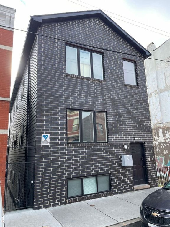 1813 W Cermak Road, Chicago, IL 60608 — exterior