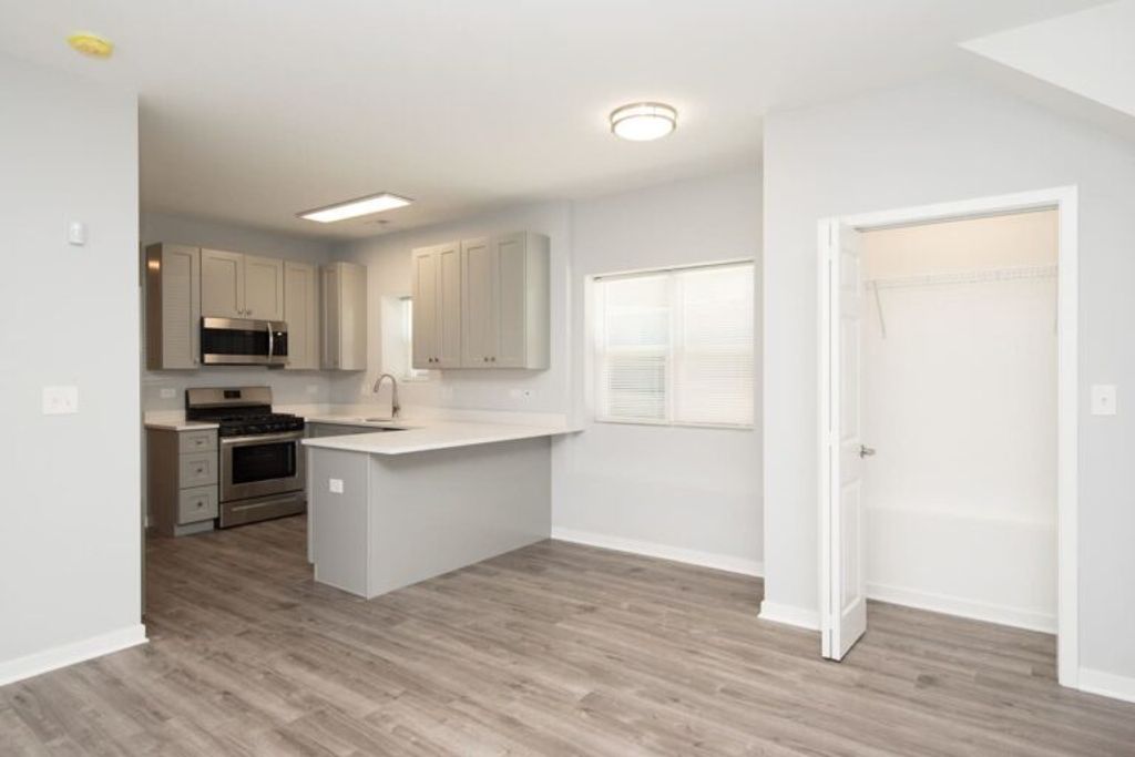 1813 W Cermak Road, Chicago, IL 60608 — photo 5