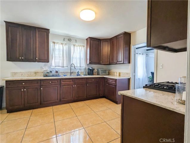 3208 W 74th Street, Park Hills Heights, CA 90043