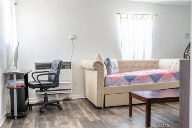 3208 W 74th Street, Park Hills Heights, CA 90043