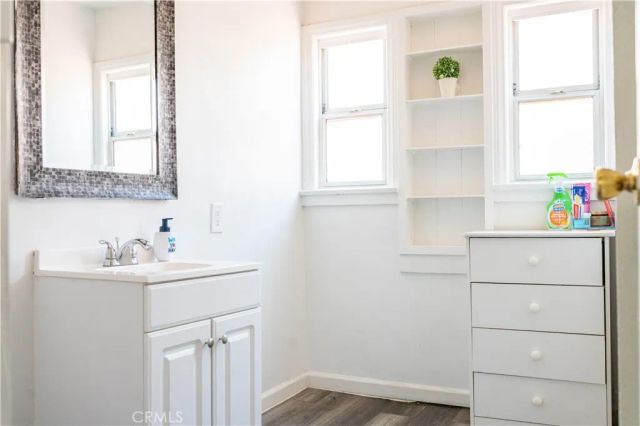 3208 W 74th Street, Park Hills Heights, CA 90043
