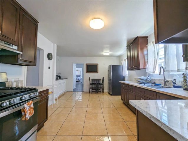 3208 W 74th Street, Park Hills Heights, CA 90043