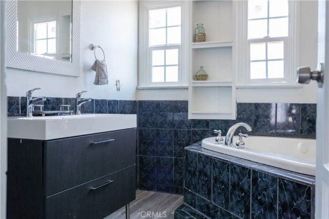 3208 W 74th Street, Park Hills Heights, CA 90043