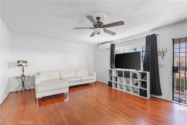 3208 W 74th Street, Park Hills Heights, CA 90043