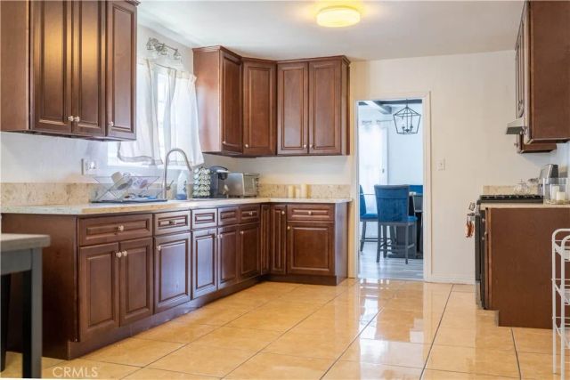 3208 W 74th Street, Park Hills Heights, CA 90043