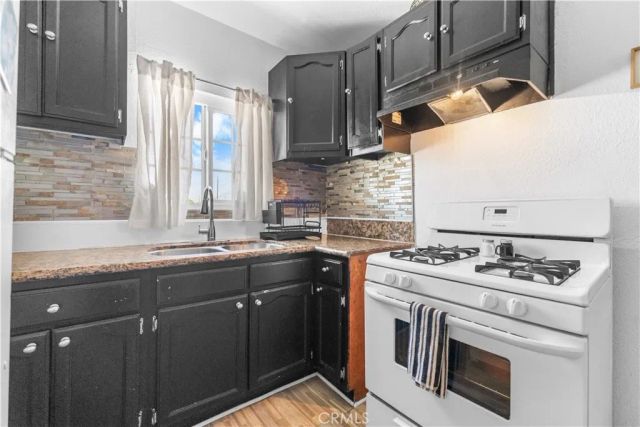 3208 W 74th Street, Park Hills Heights, CA 90043