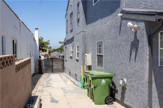 3208 W 74th Street, Park Hills Heights, CA 90043