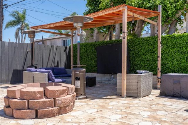 3208 W 74th Street, Park Hills Heights, CA 90043