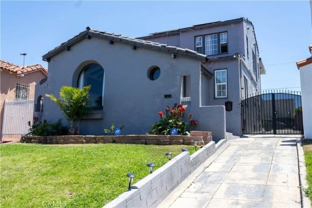 3208 W 74th Street, Park Hills Heights, CA 90043