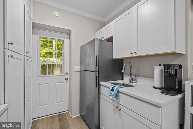 8015 EDDY BEND TRL, Fairfax Station, VA 22039