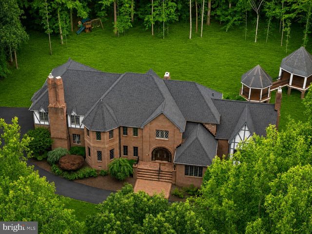 8015 EDDY BEND TRL, Fairfax Station, VA 22039
