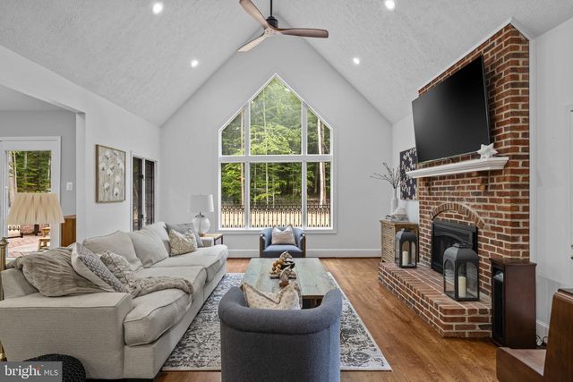 8015 EDDY BEND TRL, Fairfax Station, VA 22039