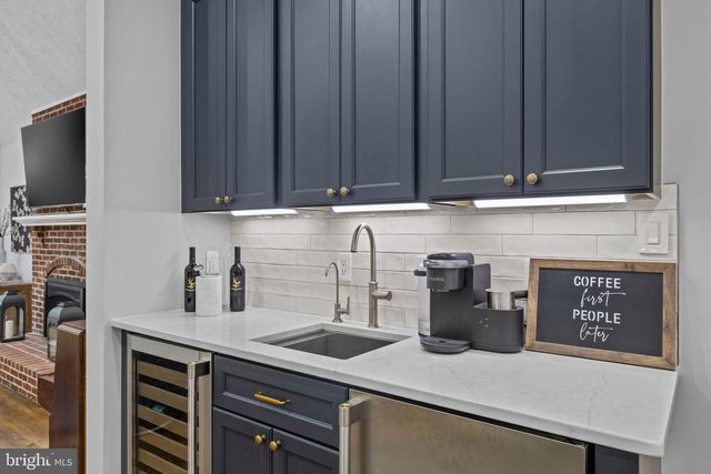 8015 EDDY BEND TRL, Fairfax Station, VA 22039