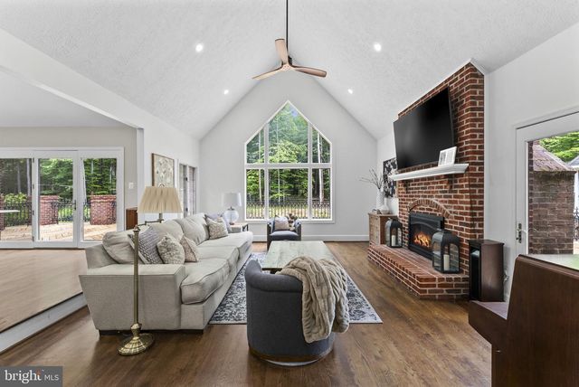 8015 EDDY BEND TRL, Fairfax Station, VA 22039