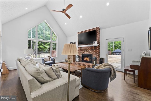 8015 EDDY BEND TRL, Fairfax Station, VA 22039