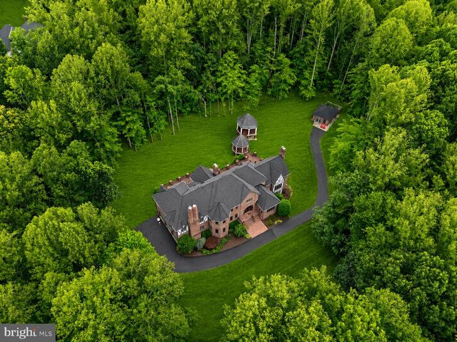8015 EDDY BEND TRL, Fairfax Station, VA 22039