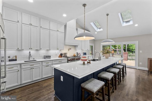 8015 EDDY BEND TRL, Fairfax Station, VA 22039