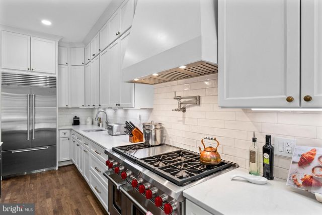 8015 EDDY BEND TRL, Fairfax Station, VA 22039