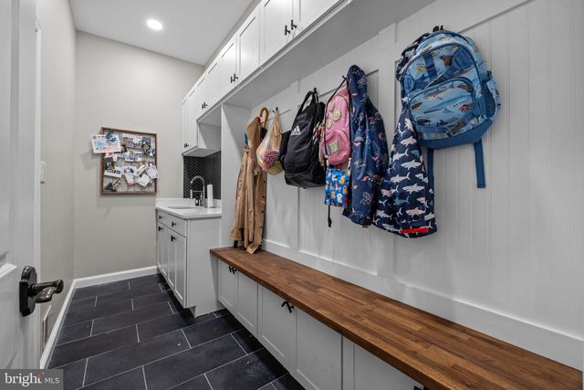 8015 EDDY BEND TRL, Fairfax Station, VA 22039