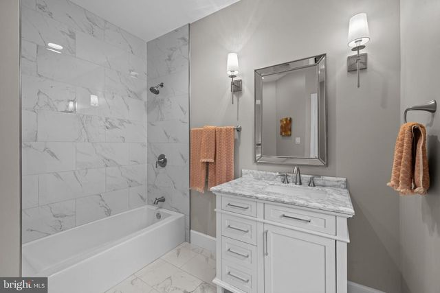 8015 EDDY BEND TRL, Fairfax Station, VA 22039