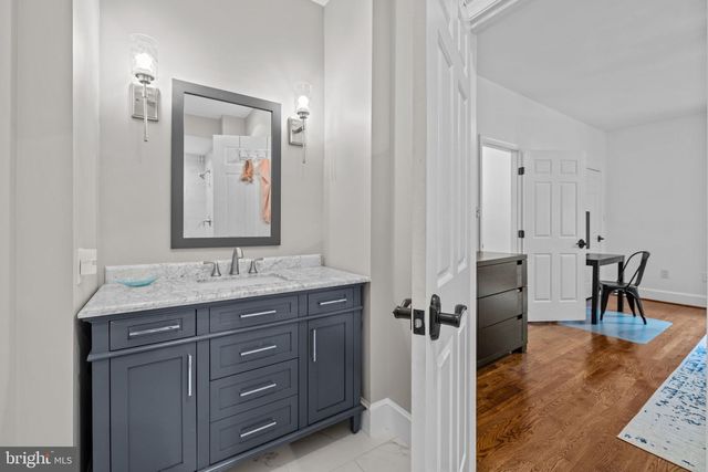 8015 EDDY BEND TRL, Fairfax Station, VA 22039