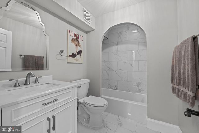 8015 EDDY BEND TRL, Fairfax Station, VA 22039